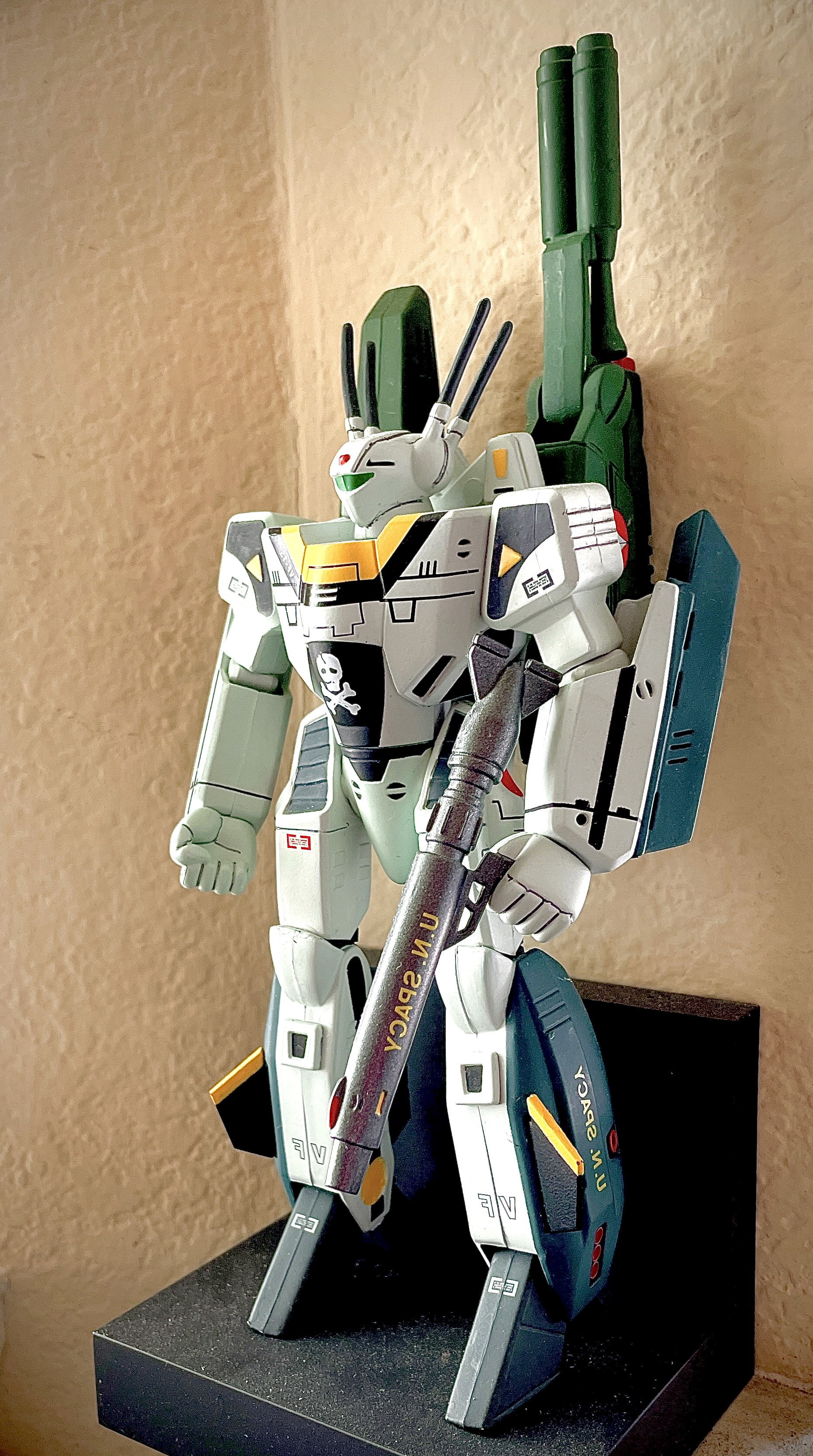 Macross contact page image